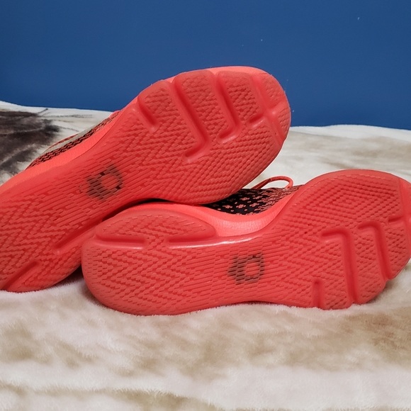 Nike KD 8 shoes.  Size 10.5 US - Picture 3 of 3